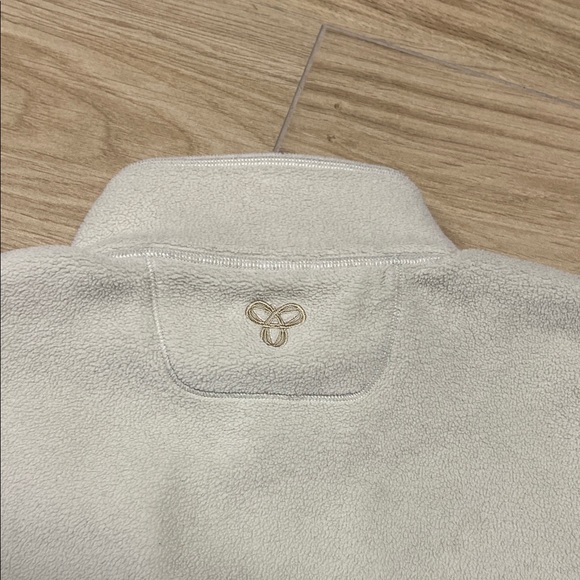 Aritzia Women's Cream Quarter-Zip Sweatshirt - Picture 8 of 8